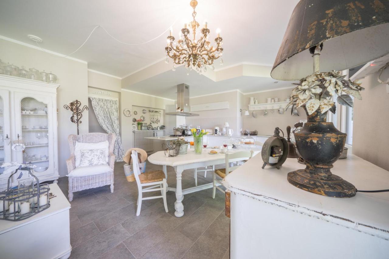 Bnbook Maison Charlotte Lago Maggiore Porto Valtravaglia Ngoại thất bức ảnh
