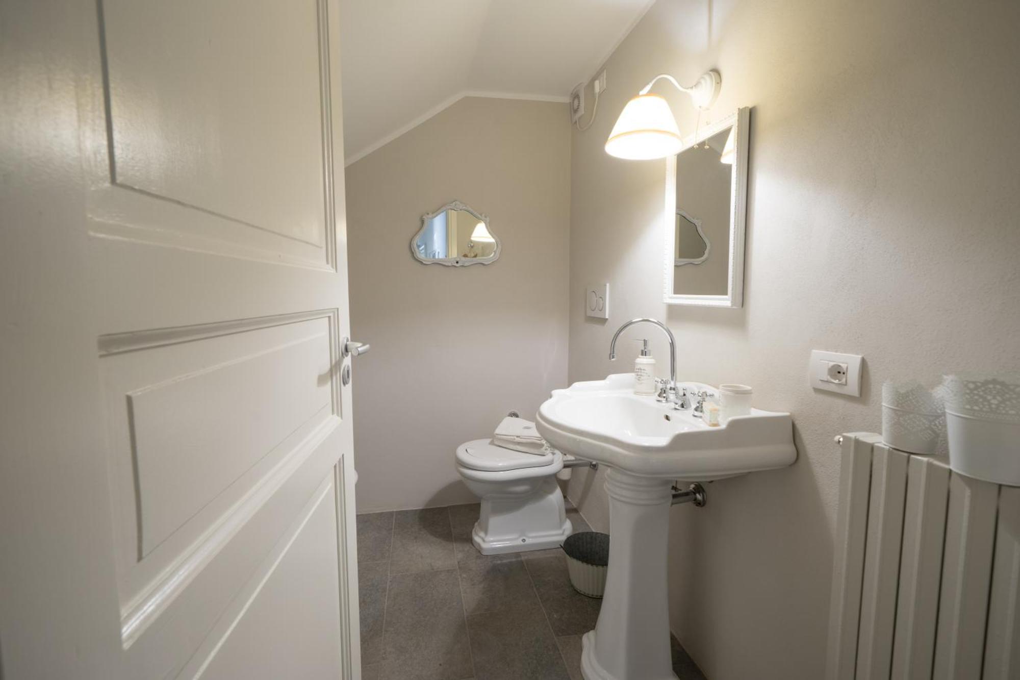 Bnbook Maison Charlotte Lago Maggiore Porto Valtravaglia Ngoại thất bức ảnh