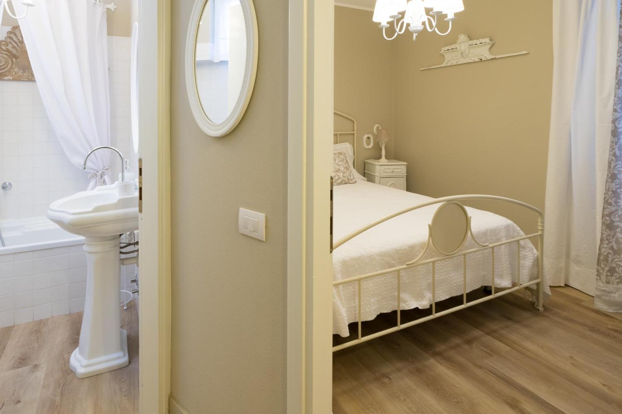 Bnbook Maison Charlotte Lago Maggiore Porto Valtravaglia Ngoại thất bức ảnh
